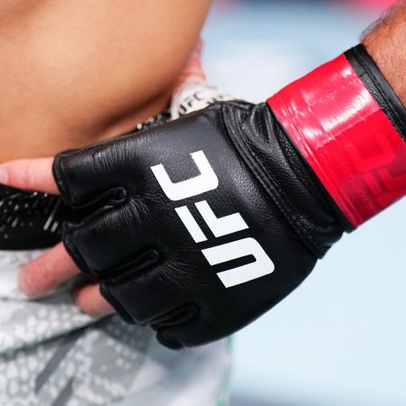 Dana White reveals it was his call to bring back the old UFC gloves