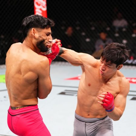 Watch DongHun Choi score huge right hook knockout at UFC Macau
