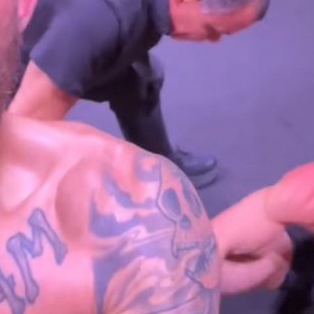 Missed Fists: Kam Arnold takes selfie after scoring highlight-reel knockout