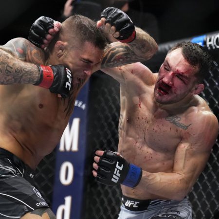 Michael Chandler trolls Dustin Poirier with past knockout loss; Poirier torches him in response