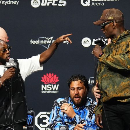 Israel Adesanya reacts to Manel Kape diss at UFC Tampa