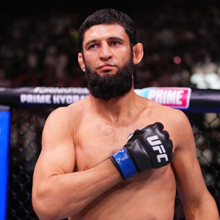 Robert Whittaker would pick Khamzat Chimaev over Alex Pereira, but  ‘slaughter’ scenario could happen