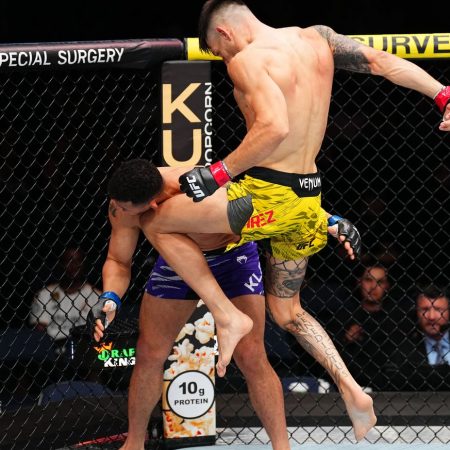 UFC Tampa video: Joel Alvarez lands flying knee knockout that puts Drakkar Klose out on his feet