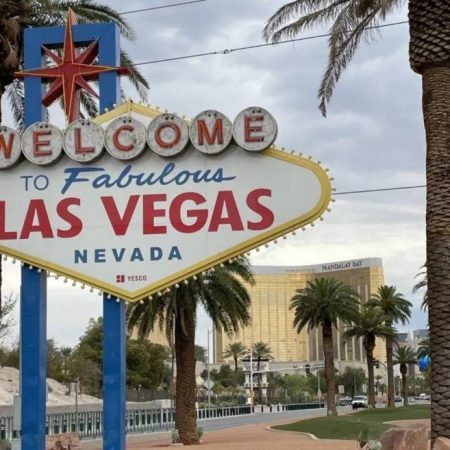 VEGAS MYTHS RE-BUSTED: The Traveling Welcome to Las Vegas Sign