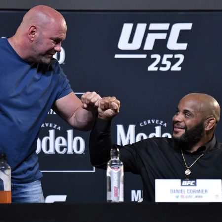 Morning Report: Daniel Cormier believes Dana White promotion takes Canelo vs. Crawford to ‘a different level’