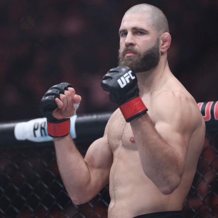 Watch Jiri Prochazka swim 30 meters under a frozen lake