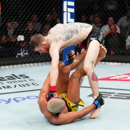 Cory Sandhagen describes how he popped Deiveson Figueiredo’s knee in UFC Des Moines win